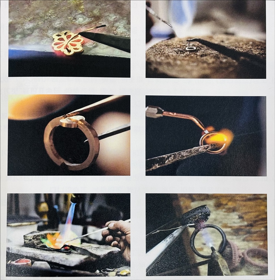 “귀금속 세공 과정 중 핀셋과 토치를 이용해 반지, 장식물 등을 정밀하게 땜질하는 장면. 금속 표면에 열을 가해 녹인 땜이 접합부로 스며들며 연결되는 과정이 단계별로 촬영된 사진 모음.”